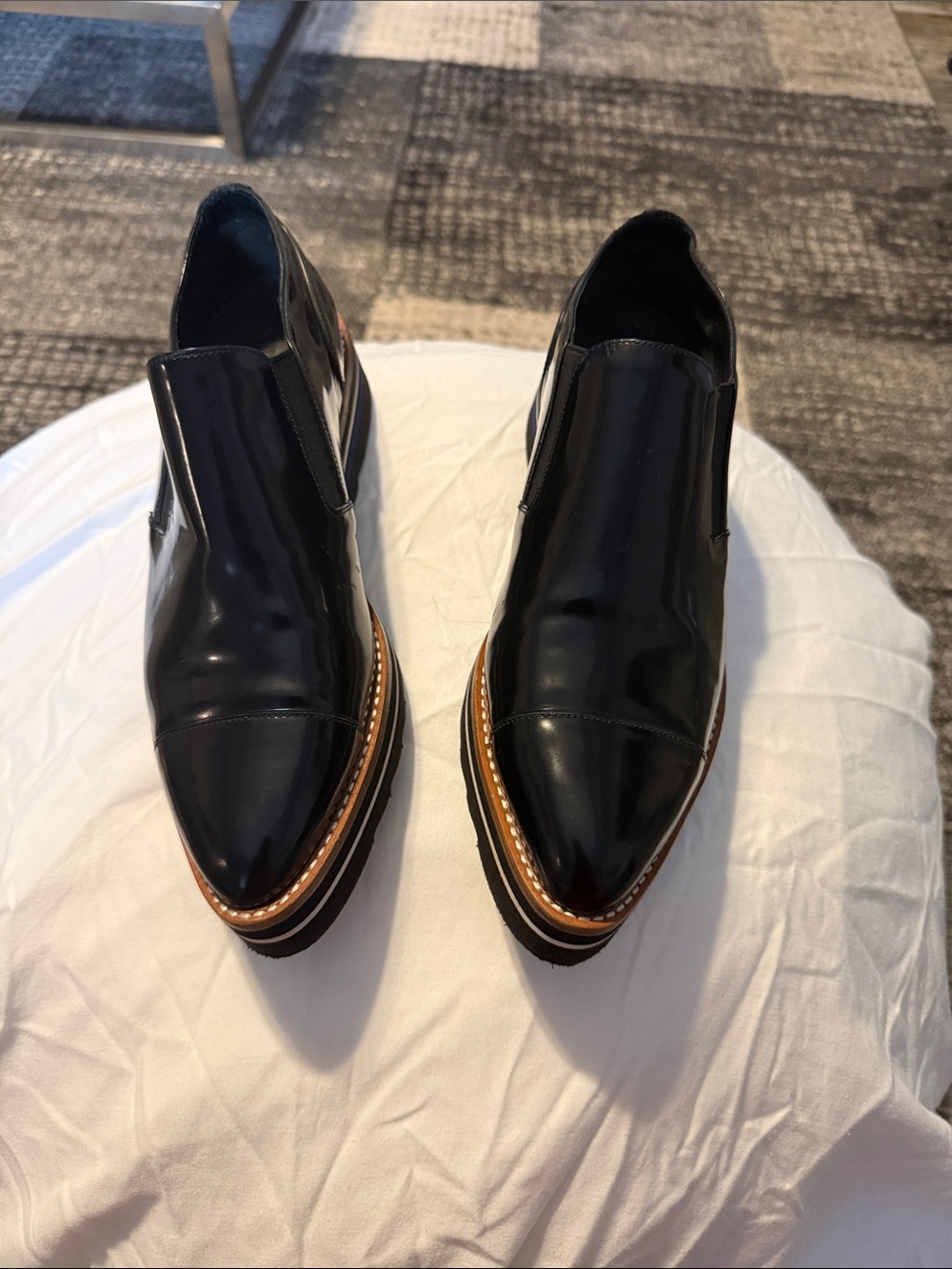 Vince Black Leather Slip-On Oxfords. 9 M. Used